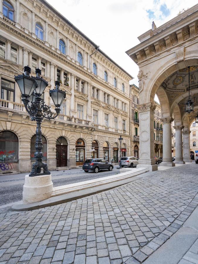 Centrum Opera Luxury Apartment With Free Garage Budapest Eksteriør bilde